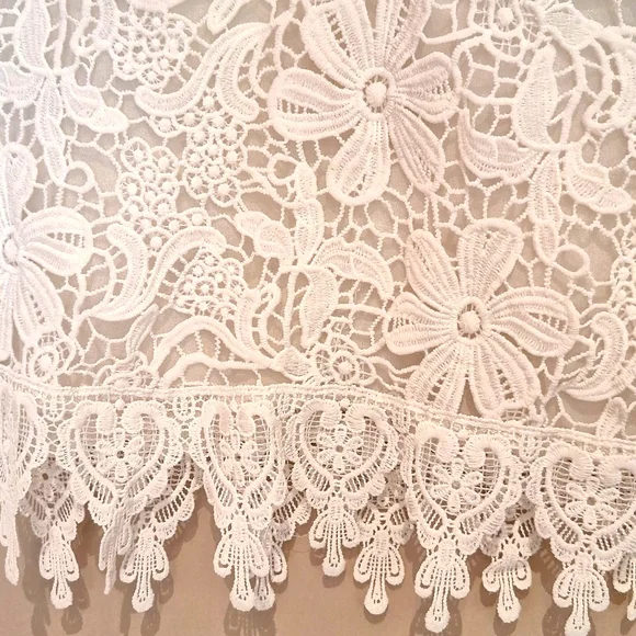 White floral tank top - Picture 3 of 5